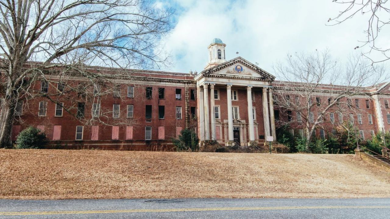 The Story Behind This Haunted Hospital in Georgia is Terrifying